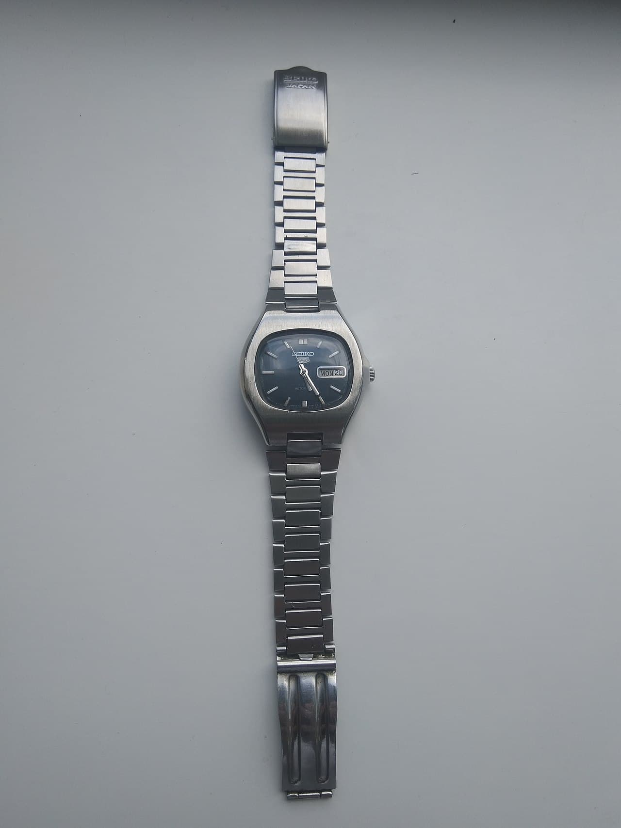 A Seiko 5 automatic wristwatch — illustrative of the broader Seiko 5 family this SRPD/5KX lineage belongs to, not the specific 42.5 mm SRPD case pictured in the lineage discussion