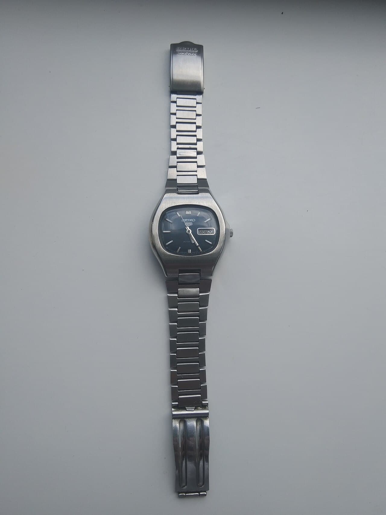A Seiko 5 automatic wristwatch — illustrative of the broader Seiko 5 family this SRPD/5KX lineage belongs to, not the specific 42.5 mm SRPD case pictured in the lineage discussion